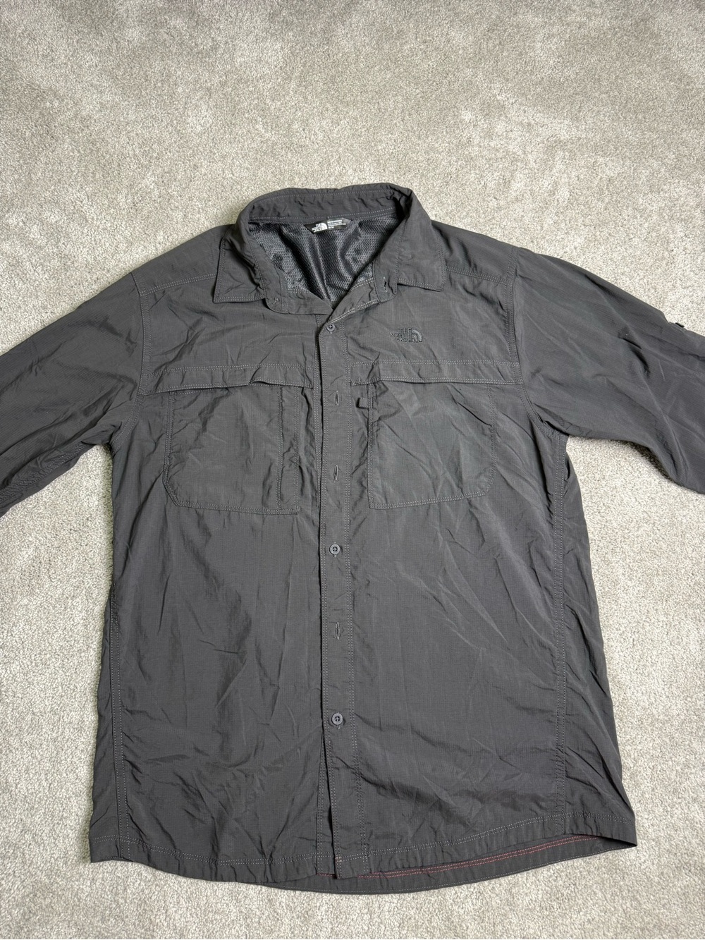 The North Face Men's Solid Gray Woven Nylon/Poly Button-Up Shirt Pockets M